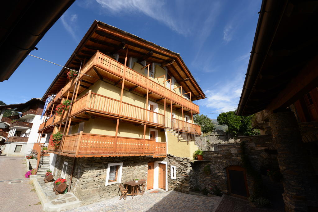 Vieilles Maisons D'Introd Exteriér fotografie