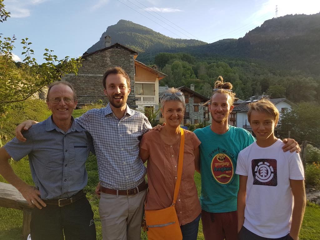 Vieilles Maisons D'Introd Exteriér fotografie