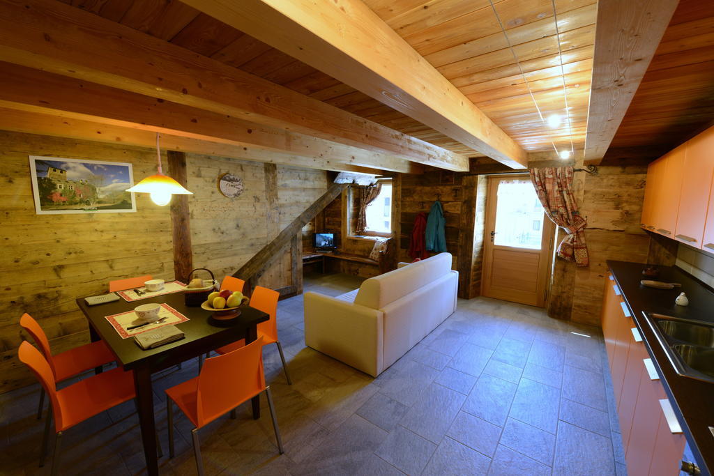 Vieilles Maisons D'Introd Exteriér fotografie