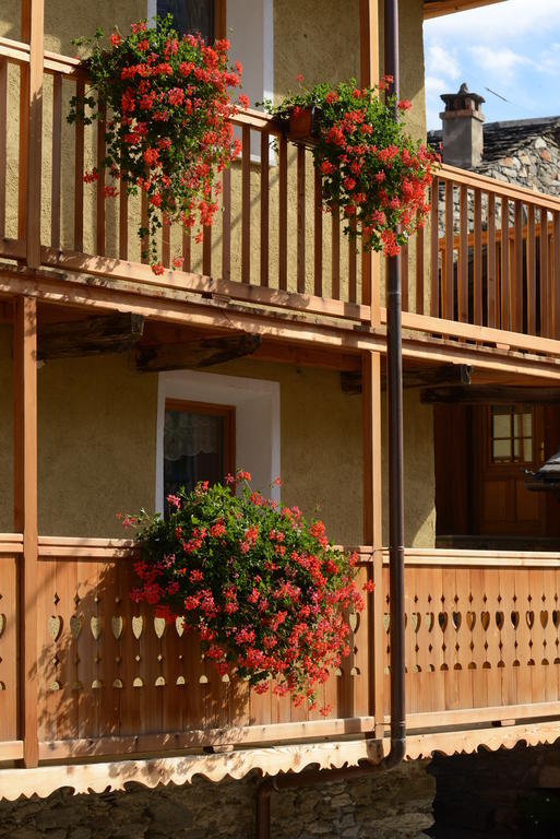 Vieilles Maisons D'Introd Exteriér fotografie