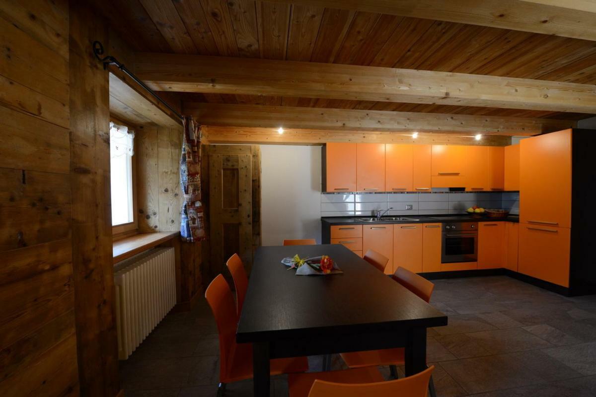 Vieilles Maisons D'Introd Exteriér fotografie