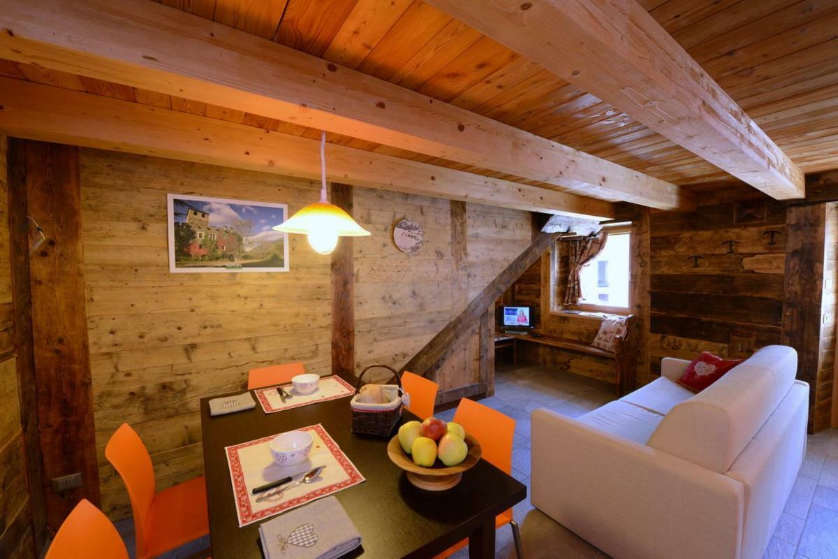 Vieilles Maisons D'Introd Exteriér fotografie