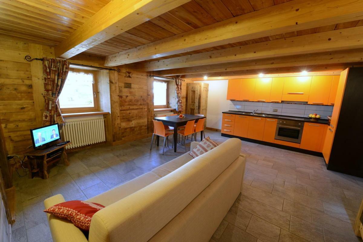 Vieilles Maisons D'Introd Exteriér fotografie