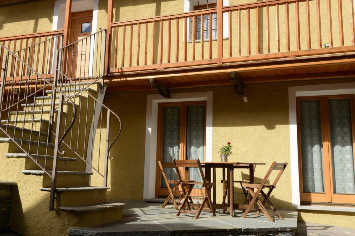 Vieilles Maisons D'Introd Exteriér fotografie